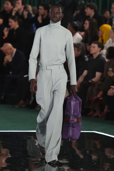 Look 25
